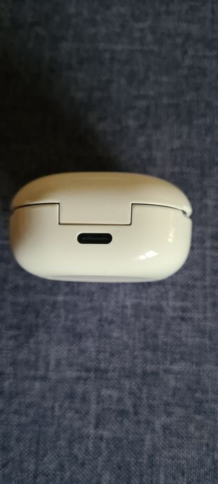 Зарядна кутийка за слушалки