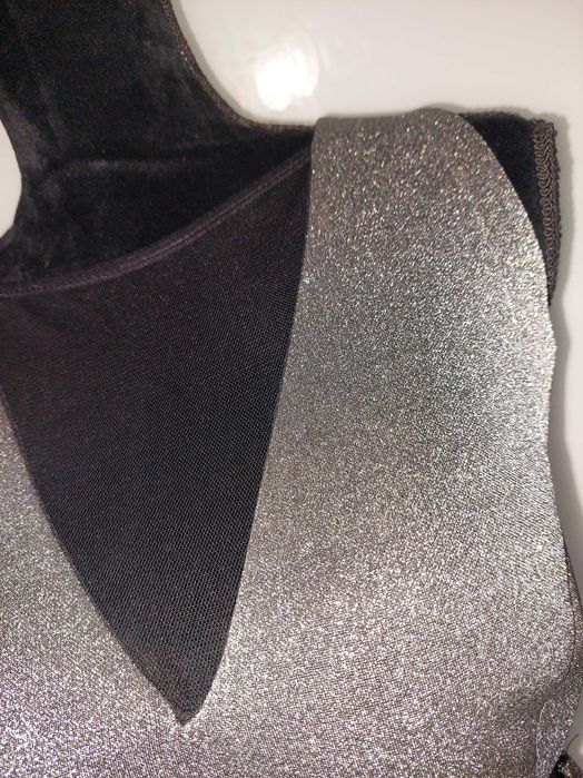 Rochie strălucitoare lurex, in clos cu decolteu in V