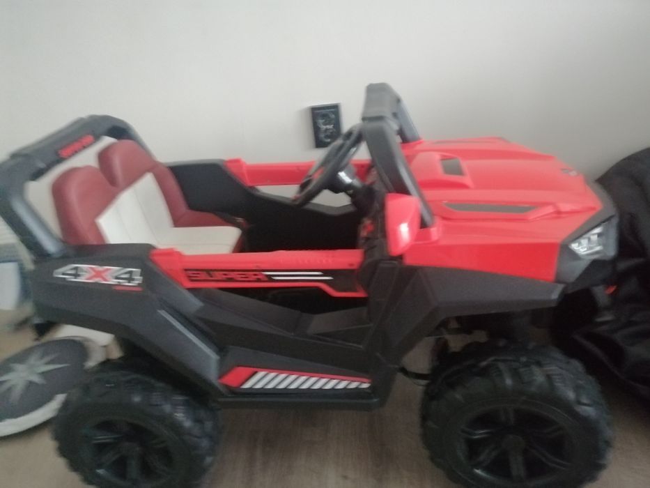 Продаем детскую машину электромобиль