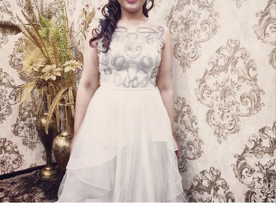 Продоётся белое вечернее платье