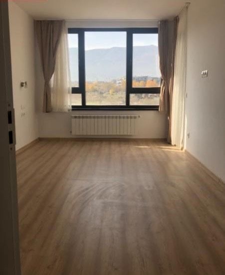 Тристаен обзаведен апартамент в кв. студентски град