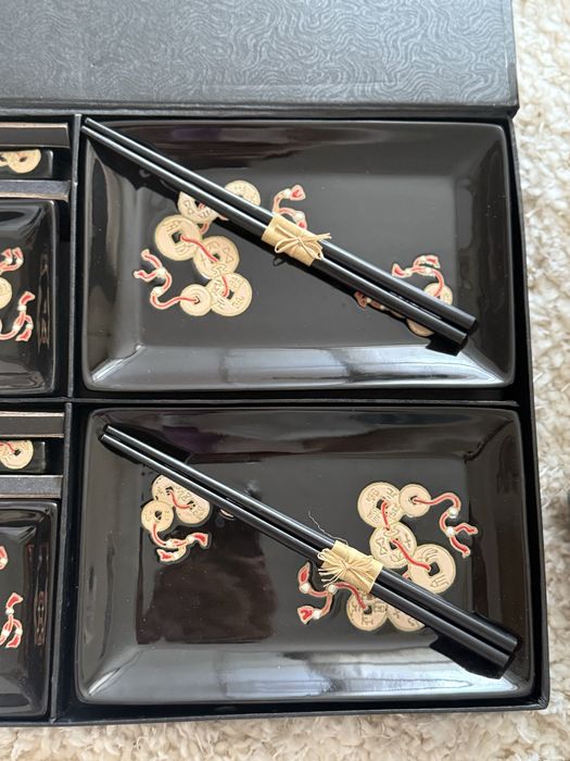 Сервиз с японски елементи