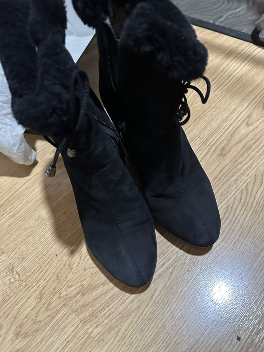 Продаю ботинки замшевые