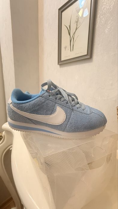 Продам найки nike голубые