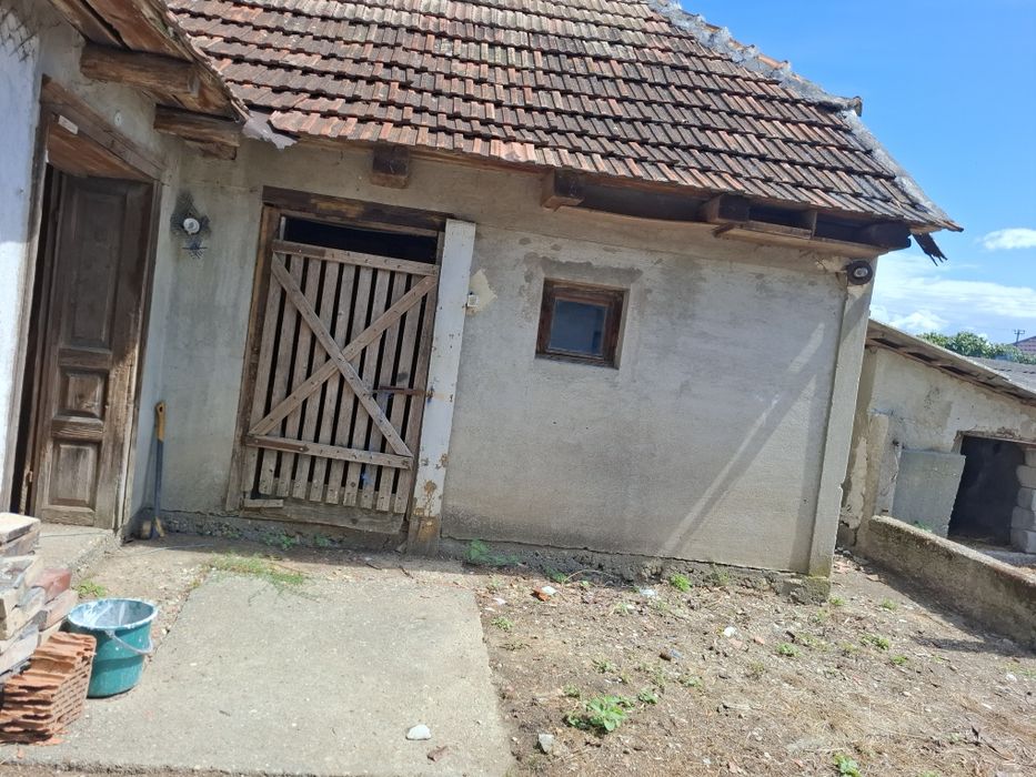 Vând casă cu 2 camere Mediesu Aurit