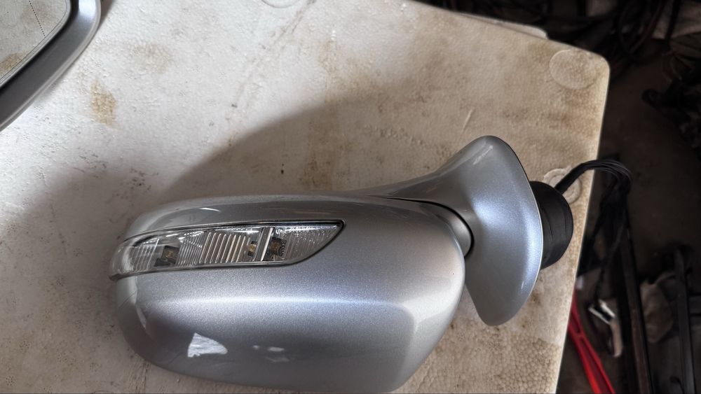 Продам зеркала боковые на мерседес w211