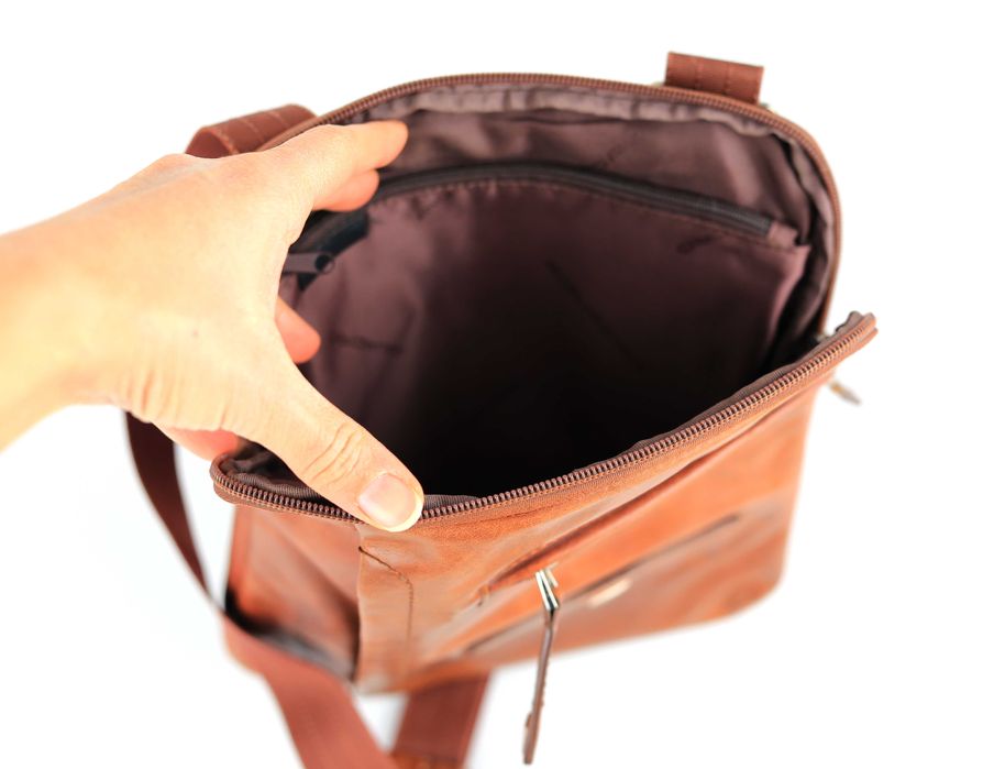 Нова разкошна мъжка кожена чанта на италианската марка Piquadro.