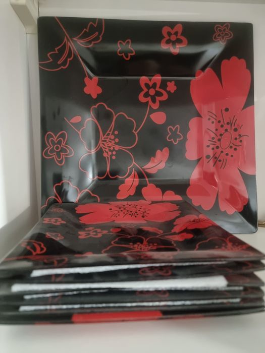 Продам набор тарелок