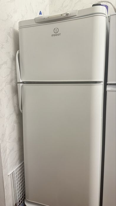 Продам холодильник INDESIT