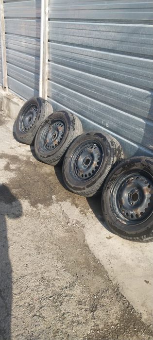 Диски с резиной.