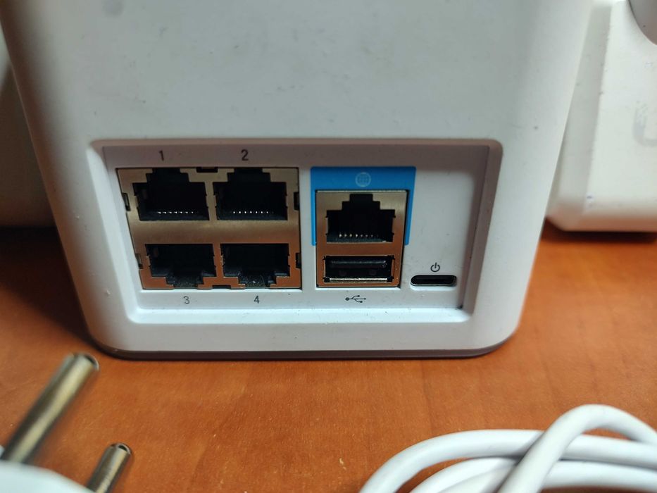 Sistem Wi-Fi Mesh UBIQUITI AmpliF HD Dual-band Gigabit MU-MIMO Touch