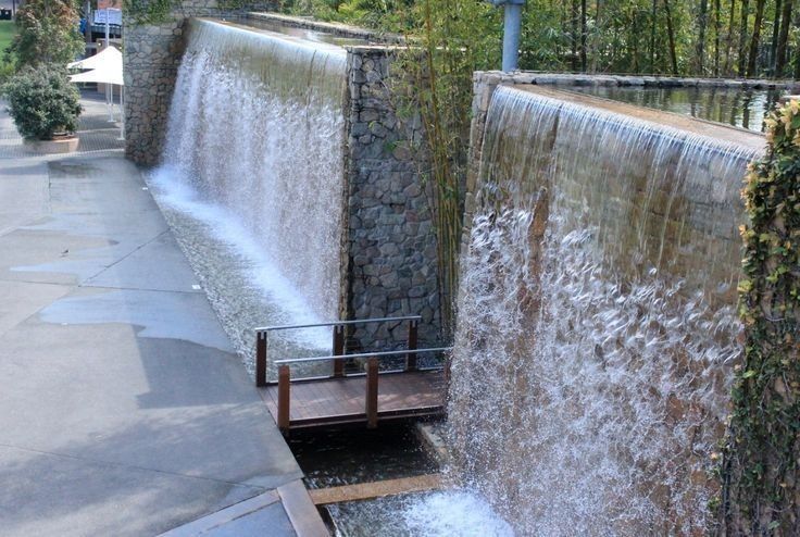 Водопады, фонтаны,  бассейны,  пруды,  аквапарки  водные объекты