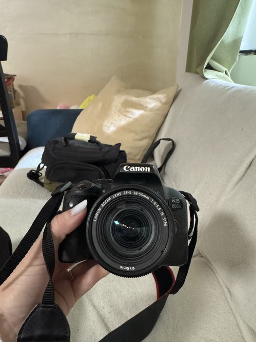 Aparat foto DSLR Cannon 800D