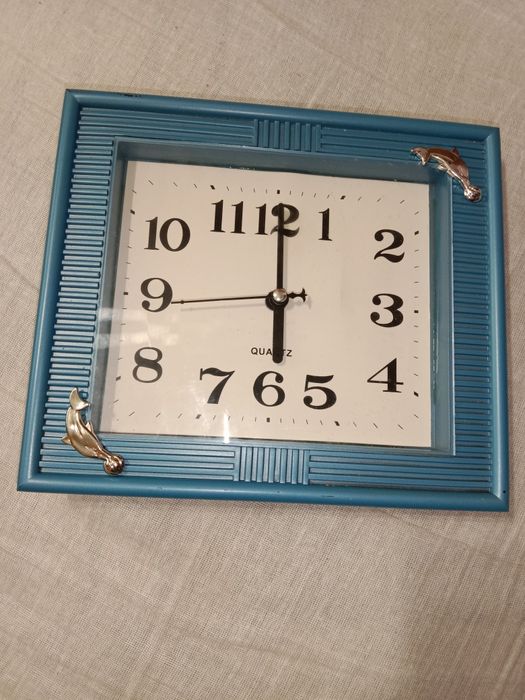 Продам настенные часы.