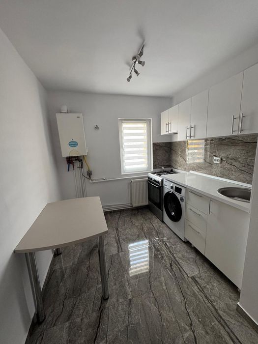 Închiriez apartament central Vălenii de Munte