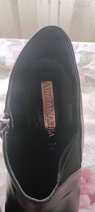 Pantofi noi din piele.