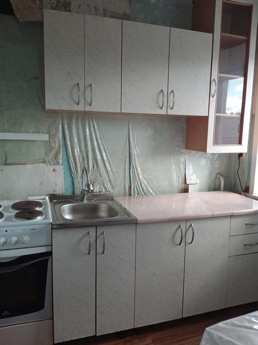 Продам кух.гарнитур и прихожую.