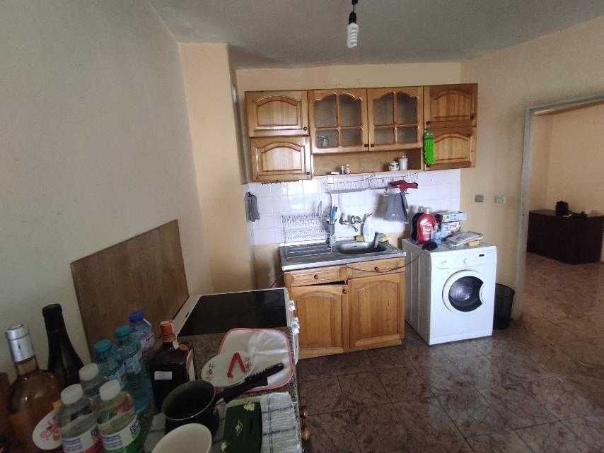 Дава се под наем Тристаен апартамент в Варна, Окръжна болница - 110 кв.м за 306 € - Снимка #2