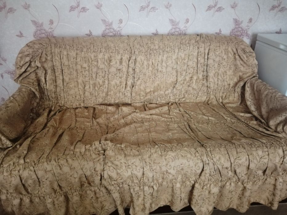 Диван вместе с кресло
