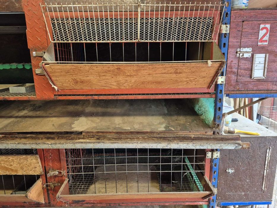 Coteț animale cu spații pentru fătare