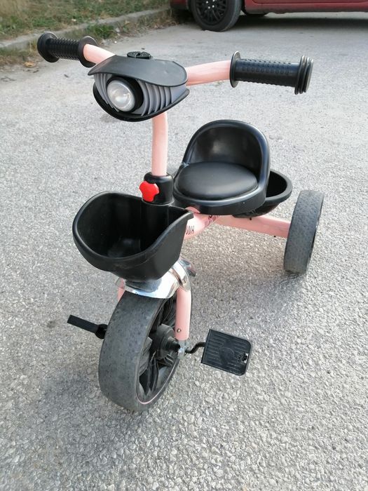 Продавам детска количка Чиполино, добре запазена! Подарък триколка!