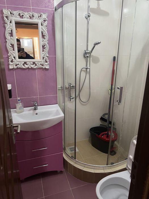 Inchiriez apartament  cu 4 camere