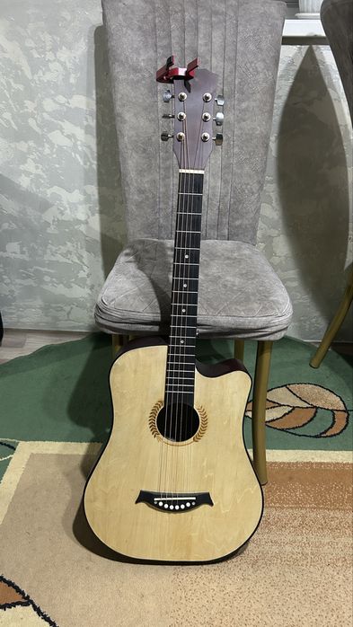 Продам гитару акустическая