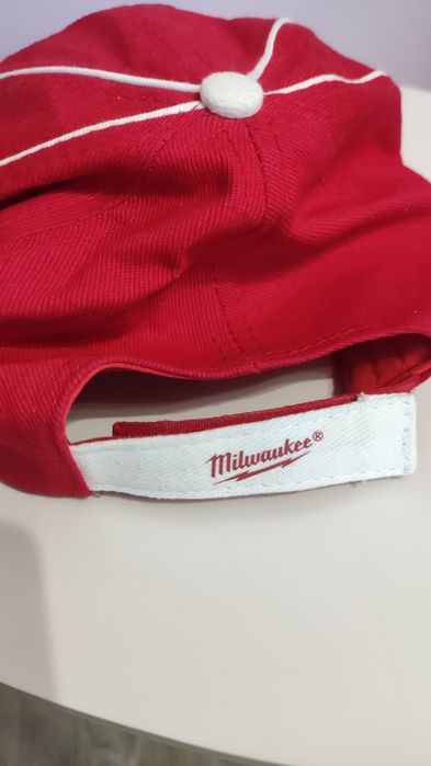 Milwaukee Шапка с козирка в отлично състояние