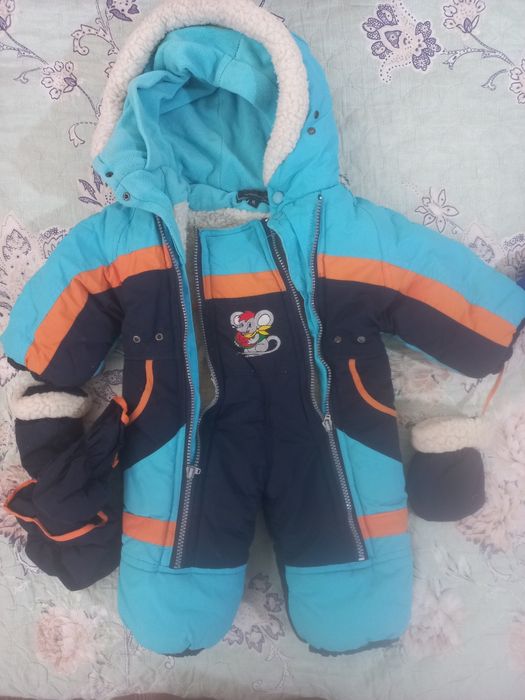 Детские вещи,комбинезоны и шапка