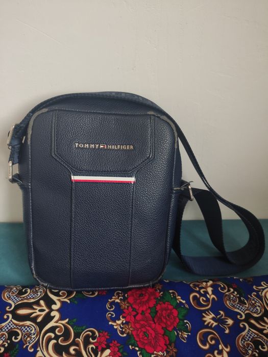 Томми хилфигер барсеткасы сатылады