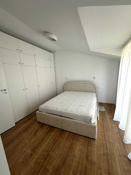 Casă pasivǎ de închiriat cu 3 dormitoare, grădină și piscină comună | Prima închiriere