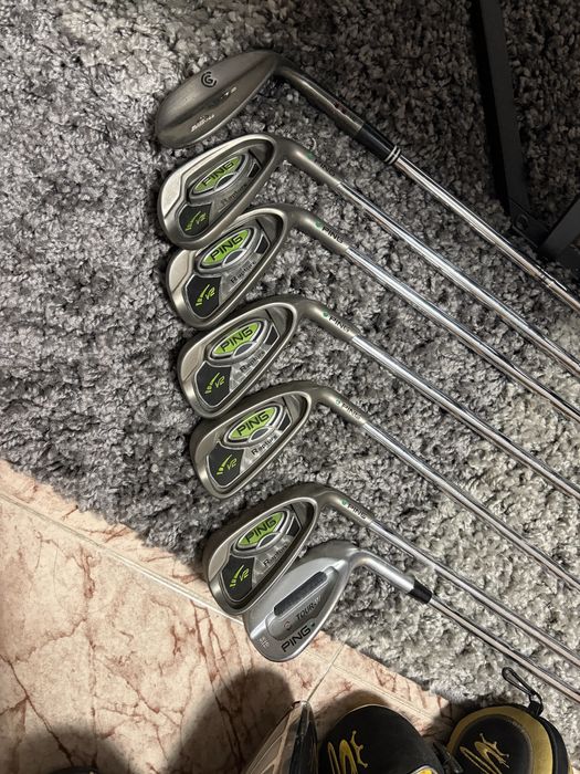 Titleist чанта за голф + 14 голф стика PING, COBRA + топки за голф