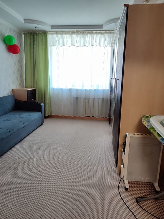 Продам шкаф с комодом и тумбочками