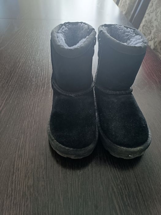 Продам  детские угги