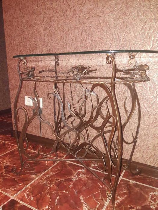 Стол журнальный, стекло, ковка, ручная работа.