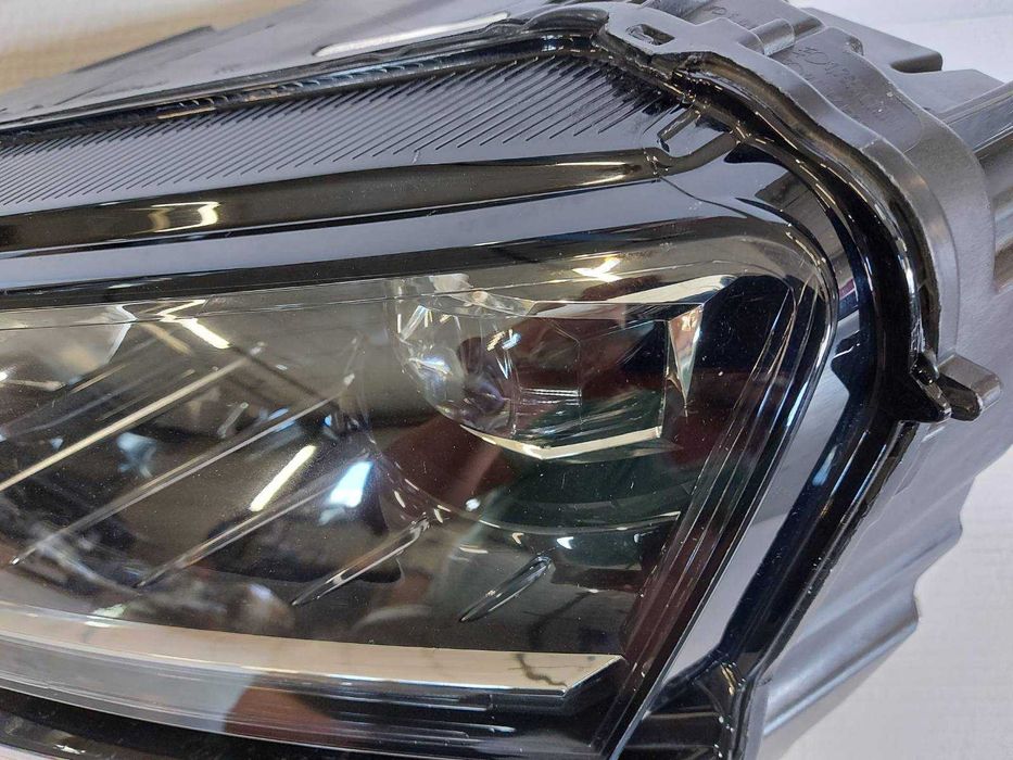 ляв лед фар Шкода Карок