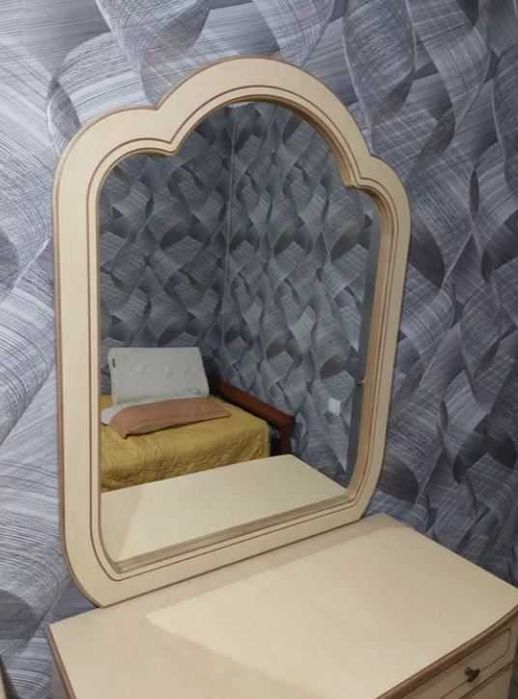 Продам комод с зеркалом Белорусь