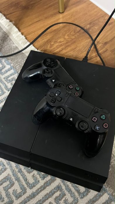Продается ps4 в хорошем состоянии