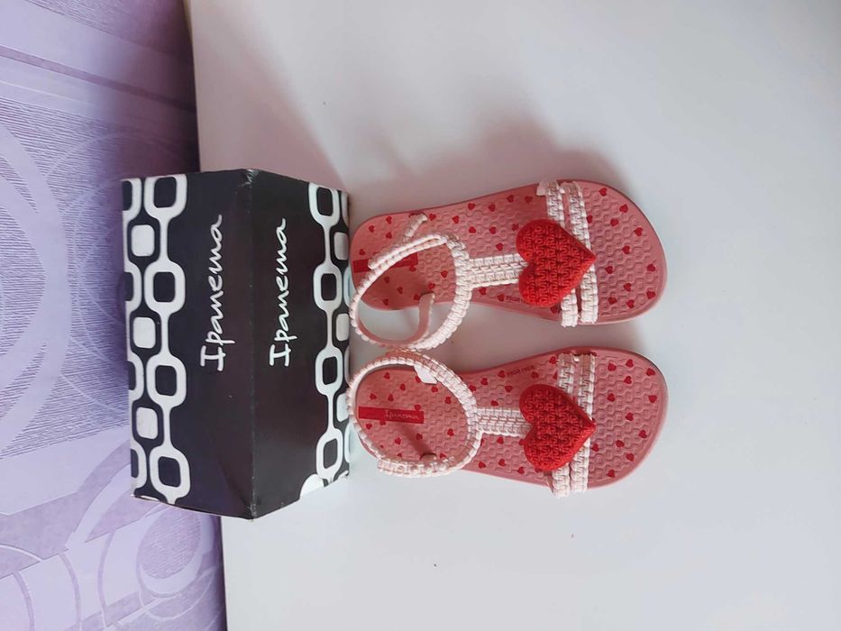 Сандали Nike - размер 25 и Ipanema - размер 25/26