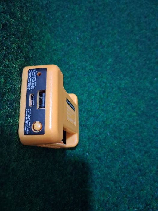 Адаптер за зареждане за батерия  Dewalt