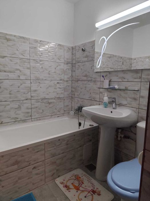 Vand Apartament 4 camere , decomandat, 100 mp , proaspat renovat
