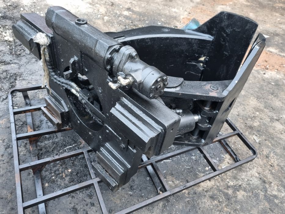 Рулонный зажим для автопогрузчика  с груз.подём 1.5 тн