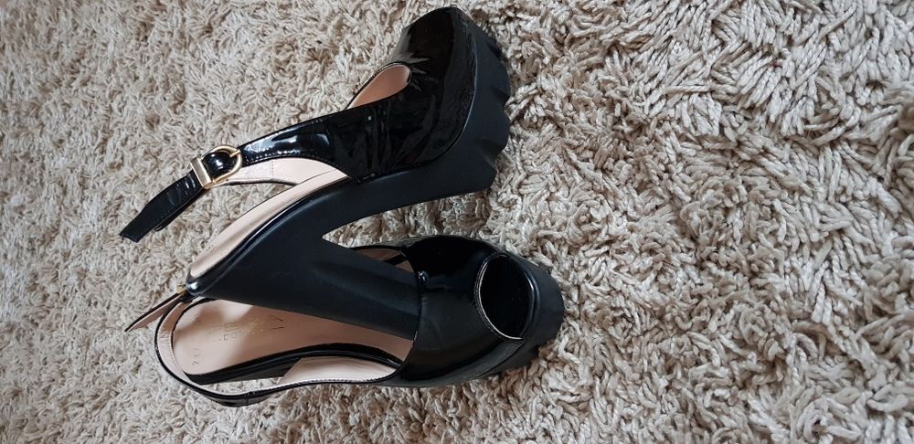 Продам туфли женские