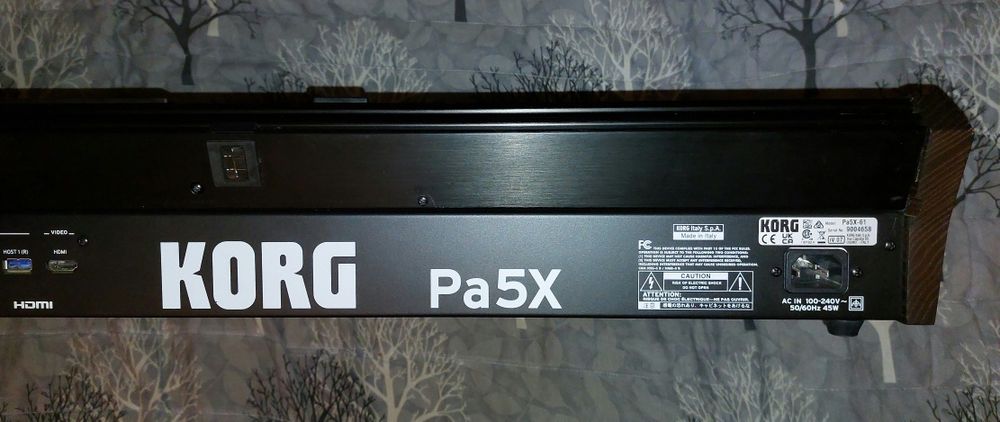 Много запазен клавир Korg Pa5x