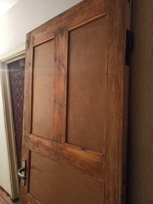 Дверь входная деревянная