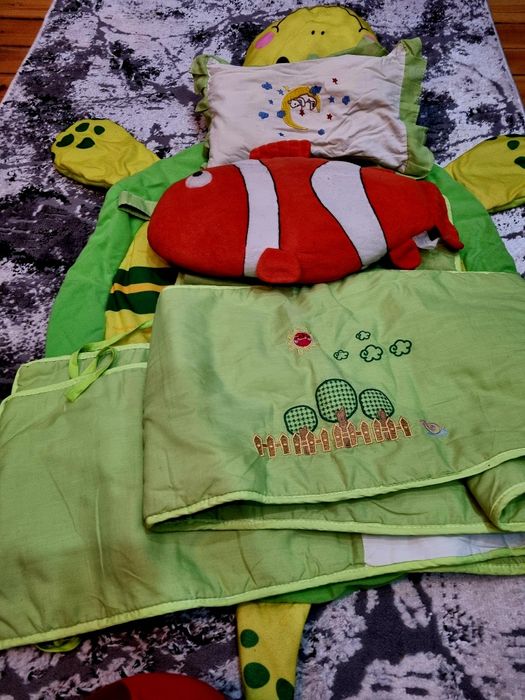Одним лотом детские подушки, бортик в кроватку, навесной органайзер