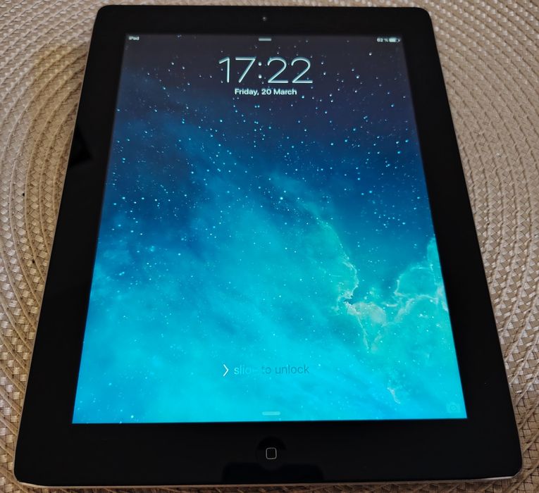 Само за 99 евро ! Apple iPad Wi-Fi 3rd Gen 16GB черен MC705KN -зарядно