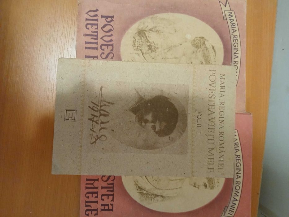 Vand carti Regina Maria-Povestea vietii mele, 3 volume, 75 lei