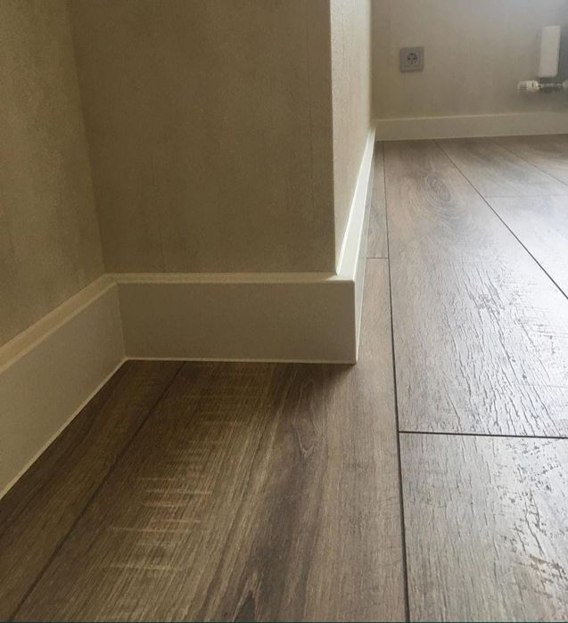 Установка плинтусов