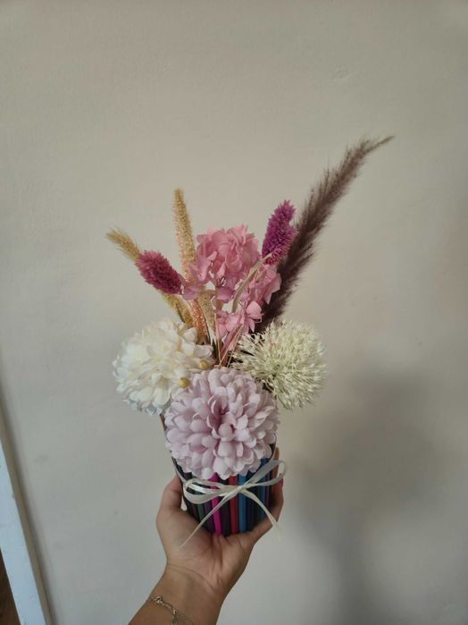 Букет от цветни моливи